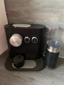 Nespresso Kaffeemaschine Expert&Milk von Krups Schwarz defekt - Bild 1 von 9