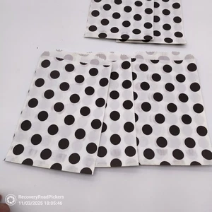 Bolsas de papel decorativas planas 50 lunares en blanco y negro 6 x 9 pulgadas 50 bolsas por pedido - Imagen 1 de 3
