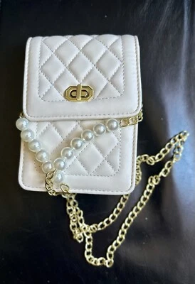 ✨ Quilted Pearl Chain Crossbody Bag – Elegant Winter Chic Small Purse ✨ - Image 1 of 4
