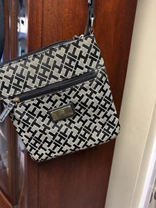Tommy Hilfiger purse With Attractive All Over Logo - Picture 1 of 4