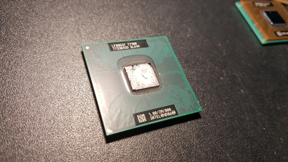 Intel Core 2 Duo Mobile 800 MHz 1.8 GHz CPU Processor T7100 SLA4A - Image 1 of 1