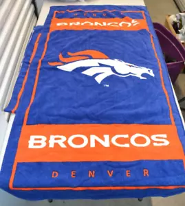 Coppia di 2 teli mare vintage Denver Broncos NFL 30" x 60" squadra McArthur 1999 - Foto 1 di 4