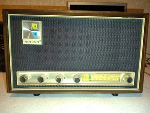 Vintage Sears Silvertone Solid State AM/FM Radio. - Picture 1 of 6