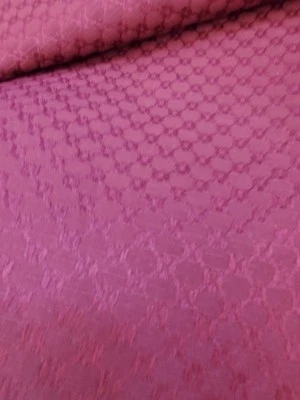 Tela de tapicería Jaquard texturizada con estampado de diamantes borgoña de 1,4 yardas Foto 1 de 4