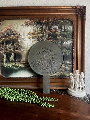 Antiguo espejo Dokyo japonés de bronce del siglo XIX con diseño de árbol de magnolia Foto 1 de 4