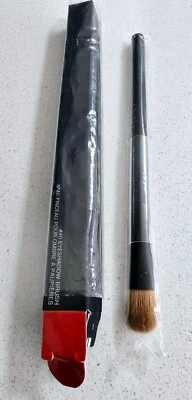 bareMinerals Eyeshadow Brush Brand New in Box for perfect eyeshadow application! - Image 1 of 4