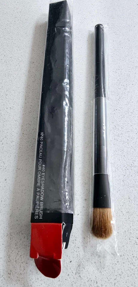 bareMinerals Eyeshadow Brush Brand New in Box for perfect eyeshadow application! - Image 1 of 4