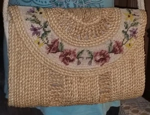 Vintage Hand Woven Straw MARKET FLAP Cross~Stitch Needlepoint Shoulder Bag - Picture 1 of 12