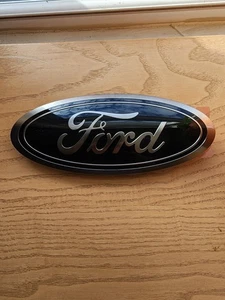 NEW 2020-2022 Ford F-250,F-350 Super Duty Tailgate Black / Smoke Oval Emblem,OEM - Bild 1 von 2