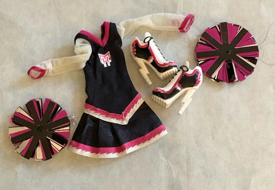 Monster High Dracula’s Ghoul Spirit Fearleading Uniforme Zapatos de Vestir Pompones Foto 1 de 1