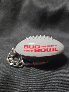 Portachiavi Bud Bowl Party Zone 2006. Nuovissimo. Ricordi sportivi da collezione. - Foto 1 di 5
