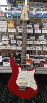 PEAVY PREDATOR PLUS Usado Cuerpo de tilo Cuello de arce Diapasón de palisandro con estuche blando Foto 1 de 4