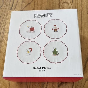 Williams Sonoma PEANUTS™ Holiday Scalloped Salad Plates Set of 4 Christmas NEW - Picture 1 of 3