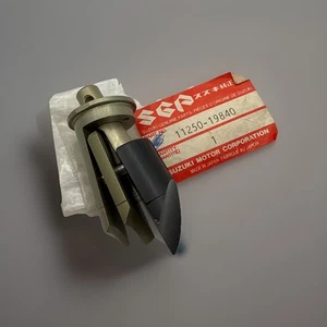 SUZUKI LEFT CONTROL PISTON RGV250 VALVE SET,EXHAUST,L XX36054 - Picture 1 of 3