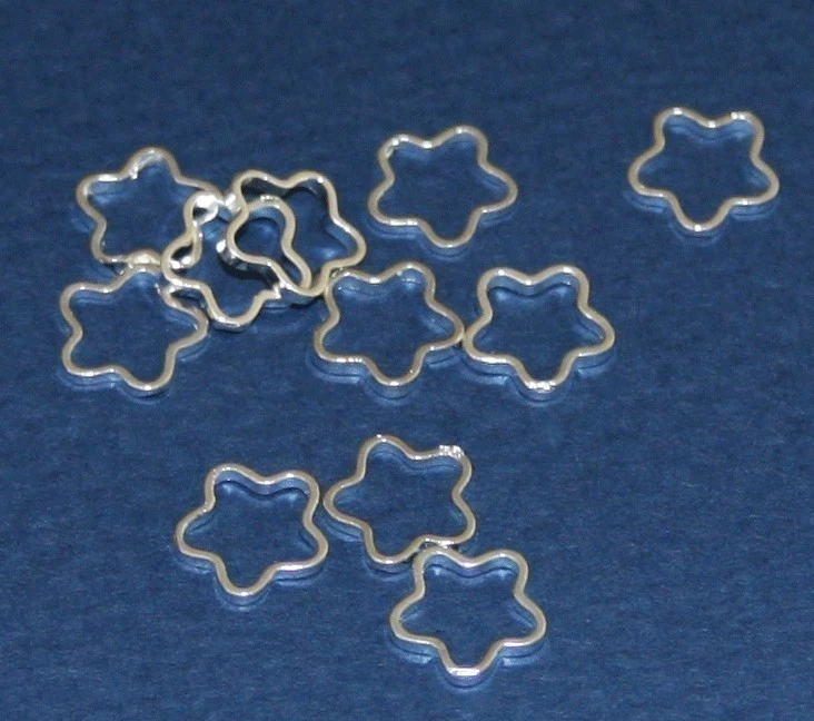 100 pcs of silver plated brass flower rings 8mm - Image 1 of 1