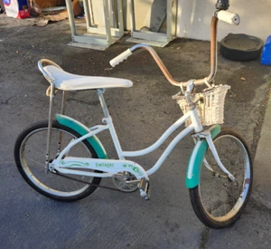 Vintage 1970's 'Swinger' Girls Bicycle - Picture 1 of 5