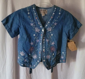 Neu mit Etikett Damen Wutanfall Blau Small Denim Knopfleiste Hemd Akzent Tie Back Blumen - Bild 1 von 6