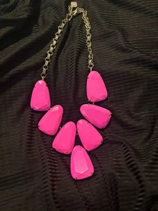 Kendra Scott Harlow Statement Necklace hot bright pink gold tone Signed - Picture 1 of 2