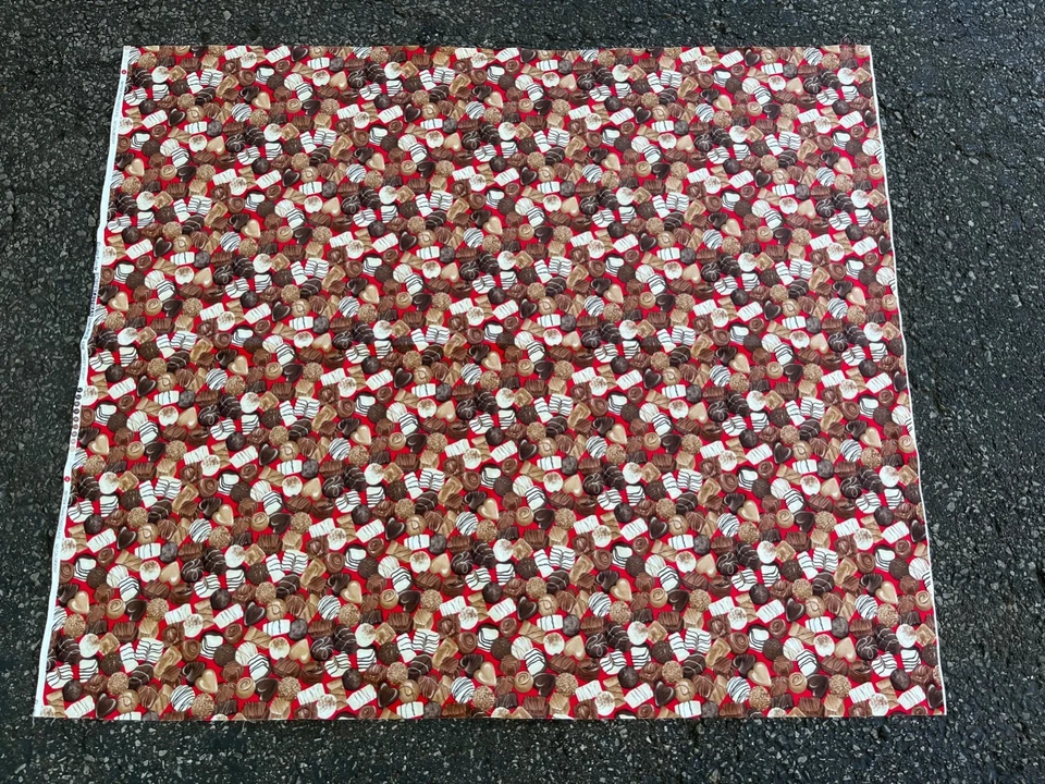 Sweet Stuff # 4288 Chocolate sobre rojo de Luana Rubin para Robert Kauffman 44 x 37 Foto 1 de 4