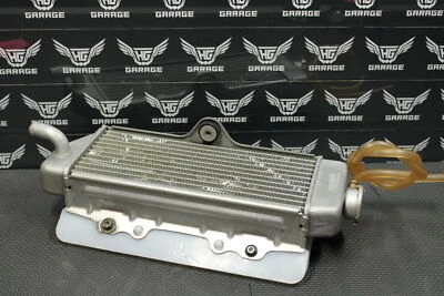 2005 YAMAHA WR450F 03-05 YZ450F OEM RIGHT ENGINE MOTOR COOLING COOLER NICE! - Image 1 of 4