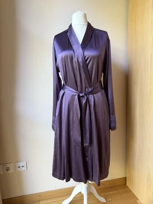 Malizia La Perla Morgenmantel aus Seide mit Spitze Gr. 40 Lila Luxus Neuwertig  - Bild 1 von 4
