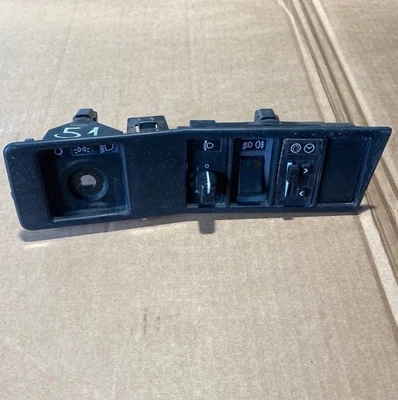 Interruptor de tablero delantero Volvo 940 sedán bisel de plástico negro 0307851400 BOSCH Foto 1 de 4