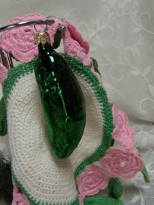 VINTAGE CHRISTMAS ORNAMENT Mercury  Figural Green Pickle  4 1/2 " Bumpy Slovakia - Picture 1 of 8