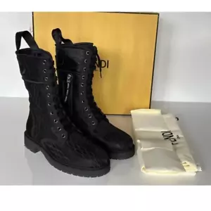 Botines de motociclista de paseo bordado con logotipo Fendi nuevos en caja 7,5 MED $1100 - Imagen 1 de 14