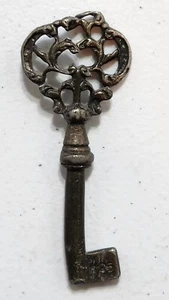 Vintage Old Fashion Key - Picture 1 of 6