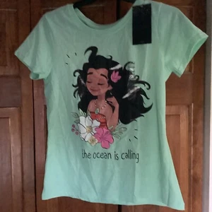 Moana T-shirt ( Disney Princess) Size Juniors XL- Super Cute! - Picture 1 of 4