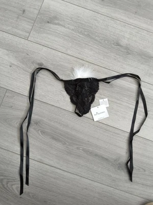 Nuevo con etiquetas Tanga Vintage Ann Summers Negro Encaje y Marabú Lado Conejito Talla Libre Foto 1 de 4