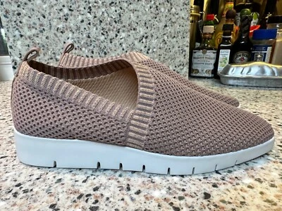 CORSO COMO WOMEN CC ISSANI SLIP ON STREET SNEAKERS COMFORT SHOE SIZE 8.5/39 PINK - Image 1 of 4