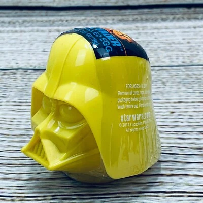 Juguete coleccionable amarillo huevo relleno caramelo Darth Vader Star Wars sellado Foto 1 de 4