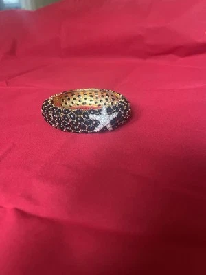 Brazalete ovalado con bisagras Kenneth J Lane KJL imitación ónix y cristal estrella de mar Foto 1 de 2