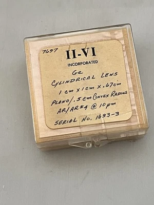 Lente cilíndrica convexa 2 piezas Germanio Plano/.5 cm AR/AR#4@10 nm 1 cm x 1 cm x 0,67 cm Foto 1 de 4