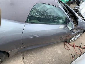 Conjunto de puerta RHF Jaguar tipo F T2R27380 (GRIS LUNAR LJZ) - Imagen 1 de 1