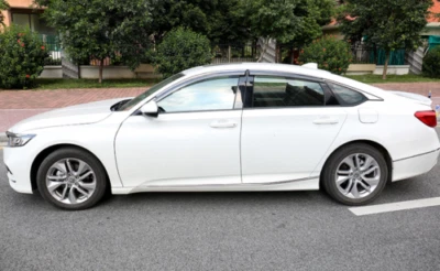 Se adapta a Honda Accord 2018-22 CLIP-ON CROMO MOLDURA VENTANA VISERA PROTECTOR DE LLUVIA DEFLECTOR. Foto 1 de 4