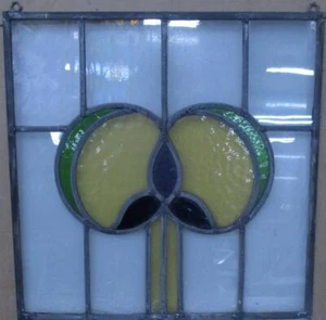 OLD ENGLISH STAINED GLASS WINDOW Unframed w Hooks Pretty Abstract 15.5" x 16.25" - Imagen 1 de 2