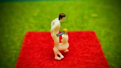 1:45 verschiedene Sexy Szenen Liebespaar Figuren Diorama Modellbahn Liebe (1/43) - Bild 1 von 4