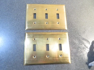 Dos placas de interruptor de luz eléctrica vintage de latón macizo de 3 interruptores Foto 1 de 4
