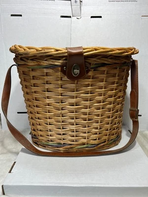 Cesta de picnic de mimbre con correa y forro a cuadros Foto 1 de 4