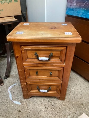 Vintage Retro Solid Natural Brown Pine 3 Drawer Bedside Cabinet Unit Table - Image 1 of 4