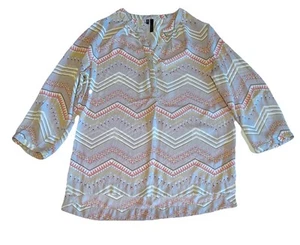 MAURICES V-Ausschnitt 3/4 Adj Ärmel Mehrfarbig Lavendel Geometrisches Muster Bluse Größe S - Bild 1 von 13