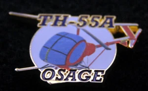 TH-55A OSAGE LAPEL HAT PIN UP US ARMY TRAINING HELICOPTER HELO PILOT CREW GIFT - Picture 1 of 24