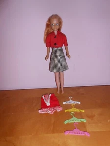 Muñeca Patrón Mattel Vintage, Perchas, Chaqueta, Falda, Traje de Baño 1963 - Imagen 1 de 6