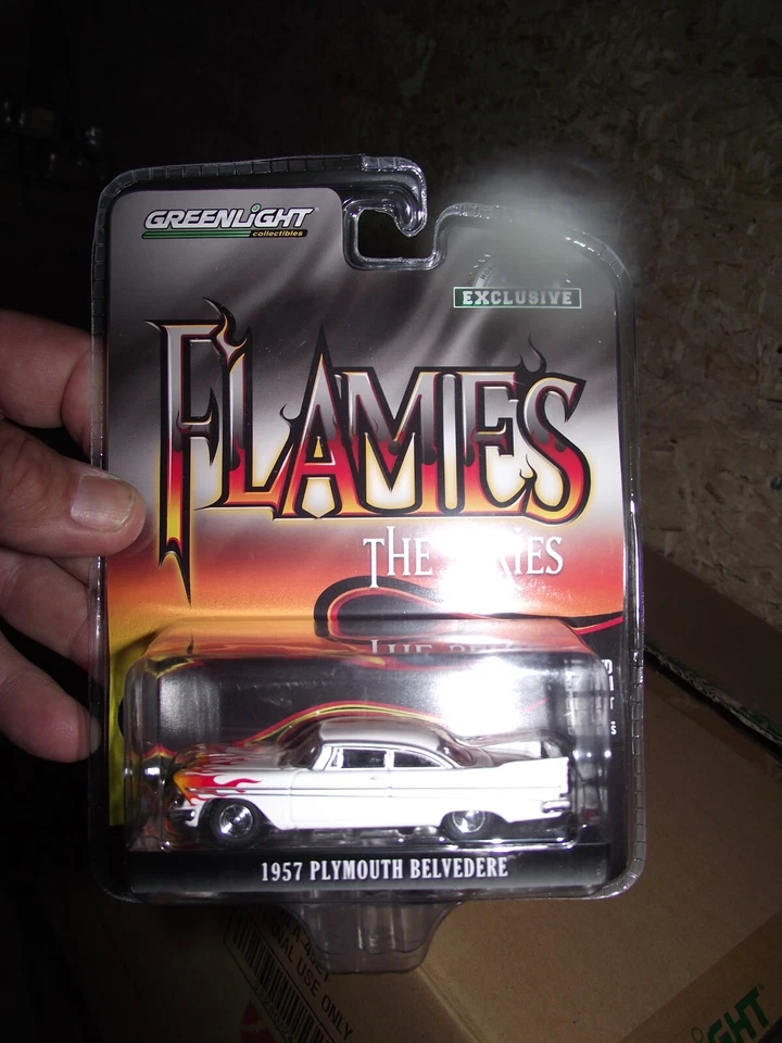 Greenlight 1/64 Flames 1957 Plymouth Belvedere blanco nuevo en caja Foto 1 de 1