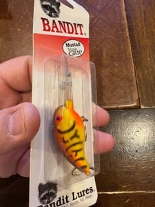 Pre-Pradco Bandit 300 - Lg. Paquete rojo con triple agarre - Spring Craw amarillo - 326 - Imagen 1 de 1