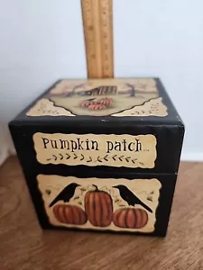 4" Cube Box With Mini Pumpkins and Spiders - Picture 1 of 11