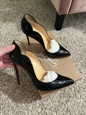 Christian Louboutin Hot Chick заостренный носок насос - черный, США - Изображение 1 из 4