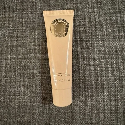 Парфюмированный лосьон для тела Burberry Goddess дорожный размер 30 мл/1 унция - НОВЫЙ - Изображение 1 из 4